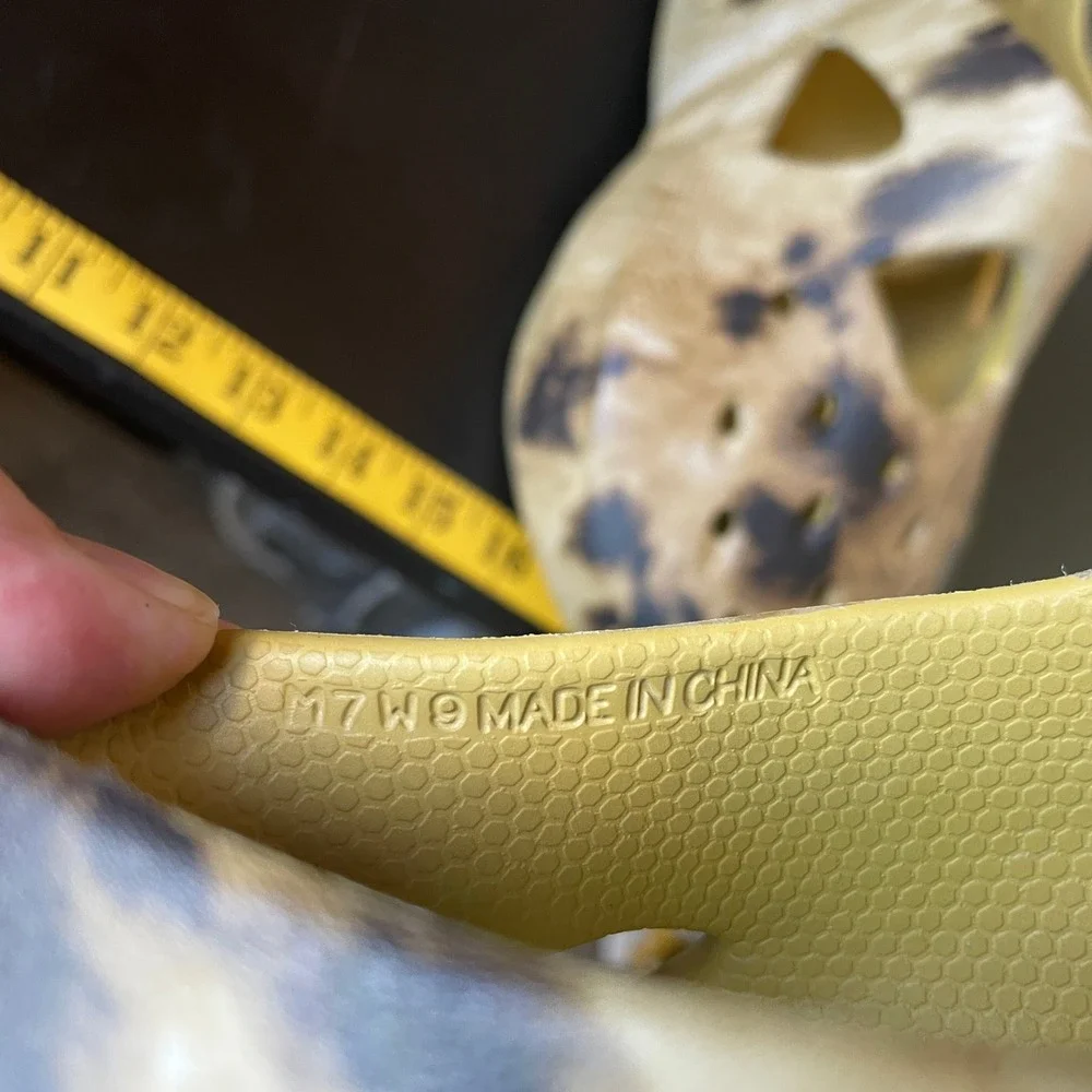 CROCS excellent see
